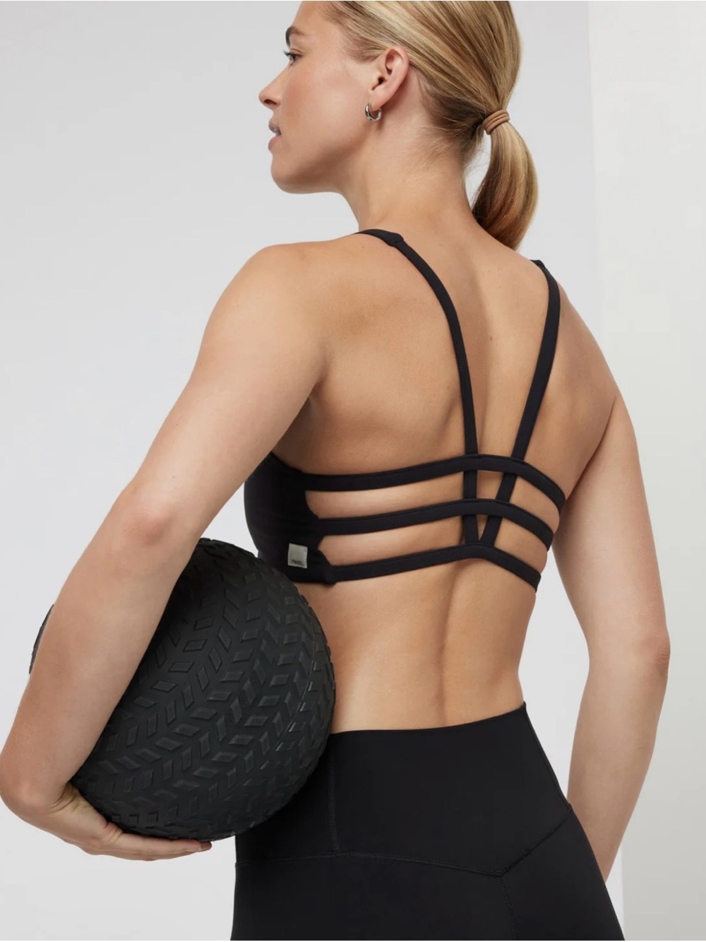 Vuori Yosemite Bra in Black